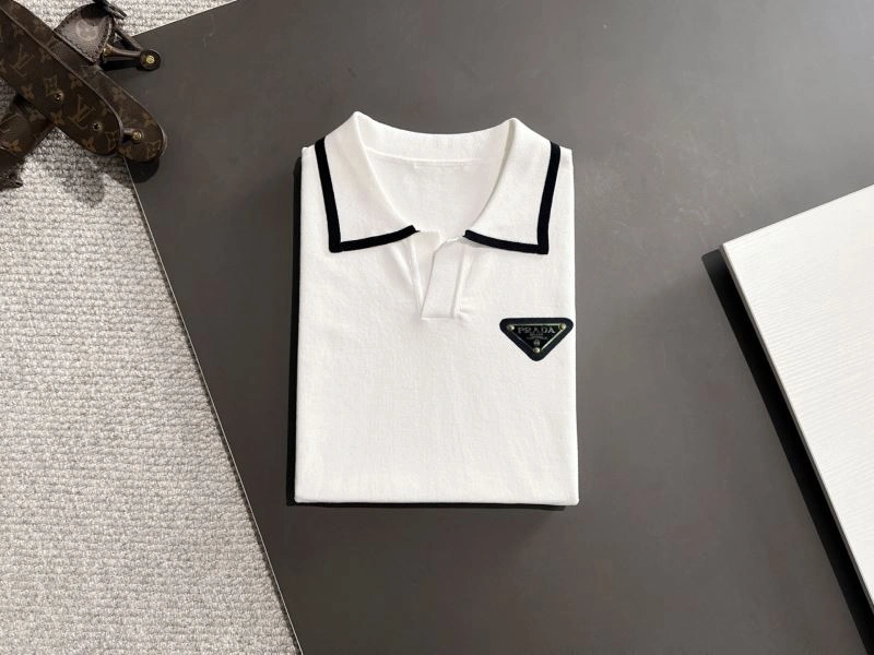 Prada T-Shirts WellDesigned 171286