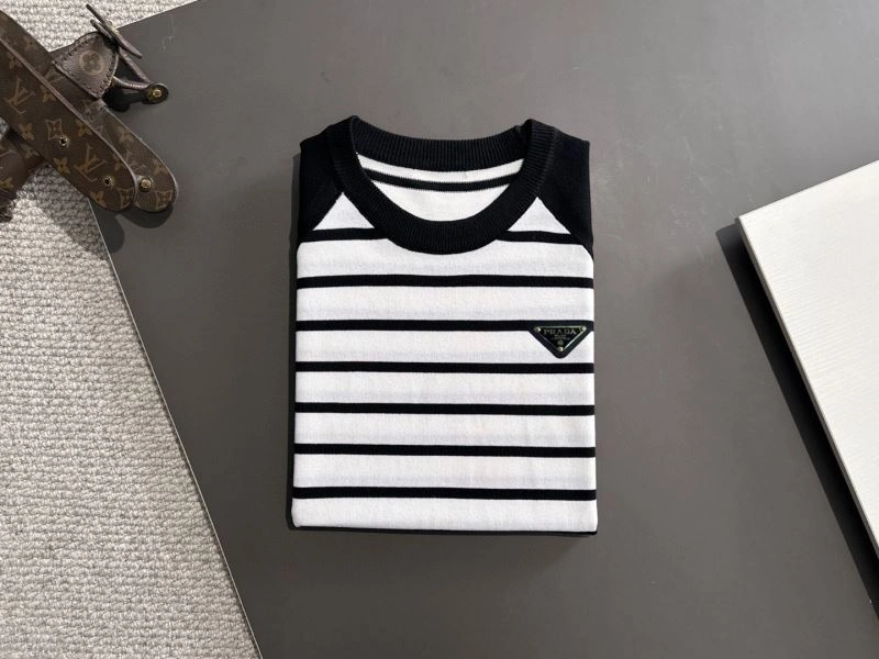 Minimalist Prada T-Shirts 171284