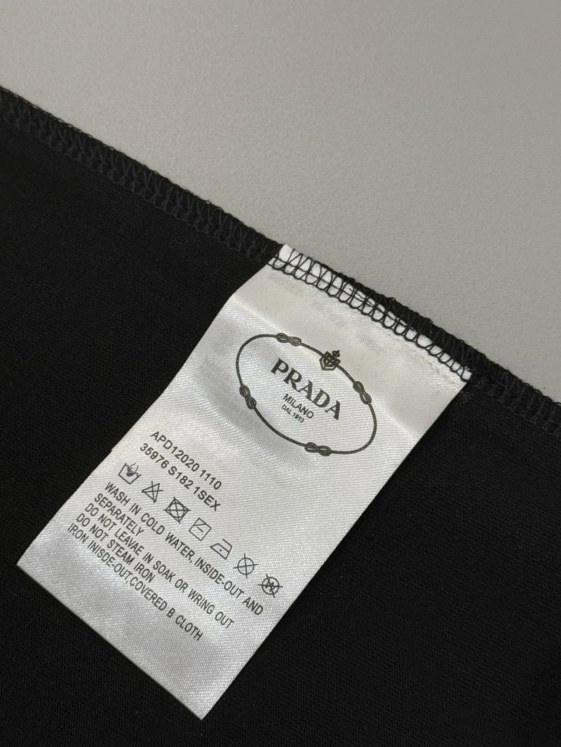 Effortless Prada T-Shirts 171271