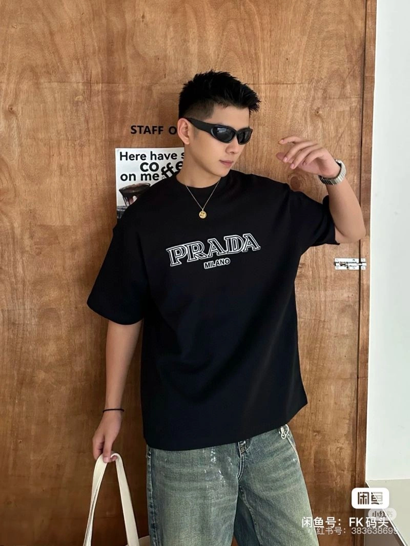 Effortless Prada T-Shirts 171271