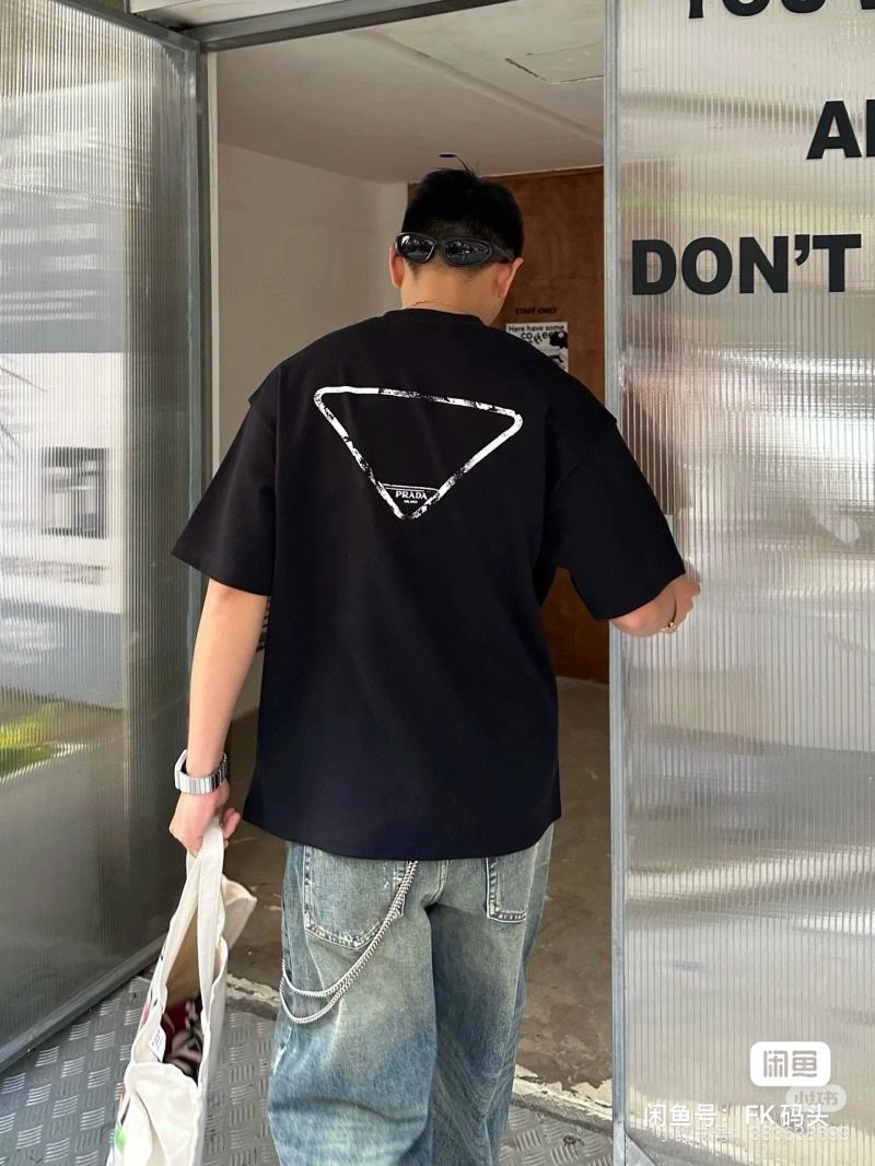 Effortless Prada T-Shirts 171271