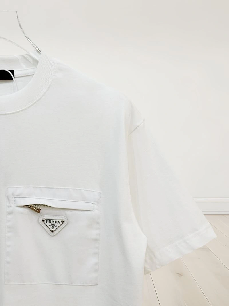 WellDesigned Prada T-Shirts 171265