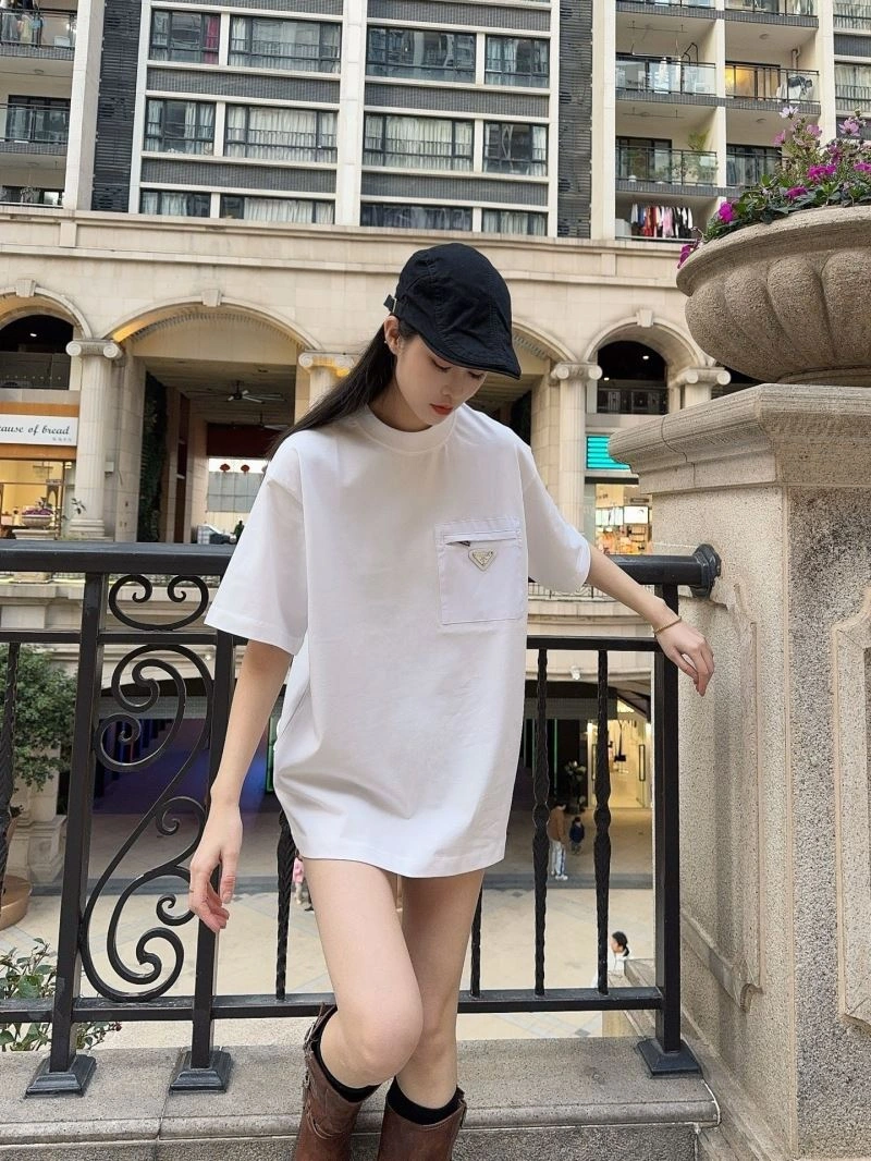 WellDesigned Prada T-Shirts 171265