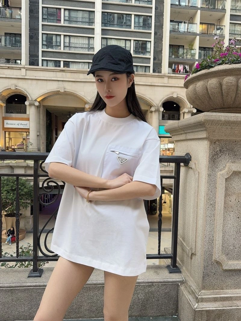 WellDesigned Prada T-Shirts 171265