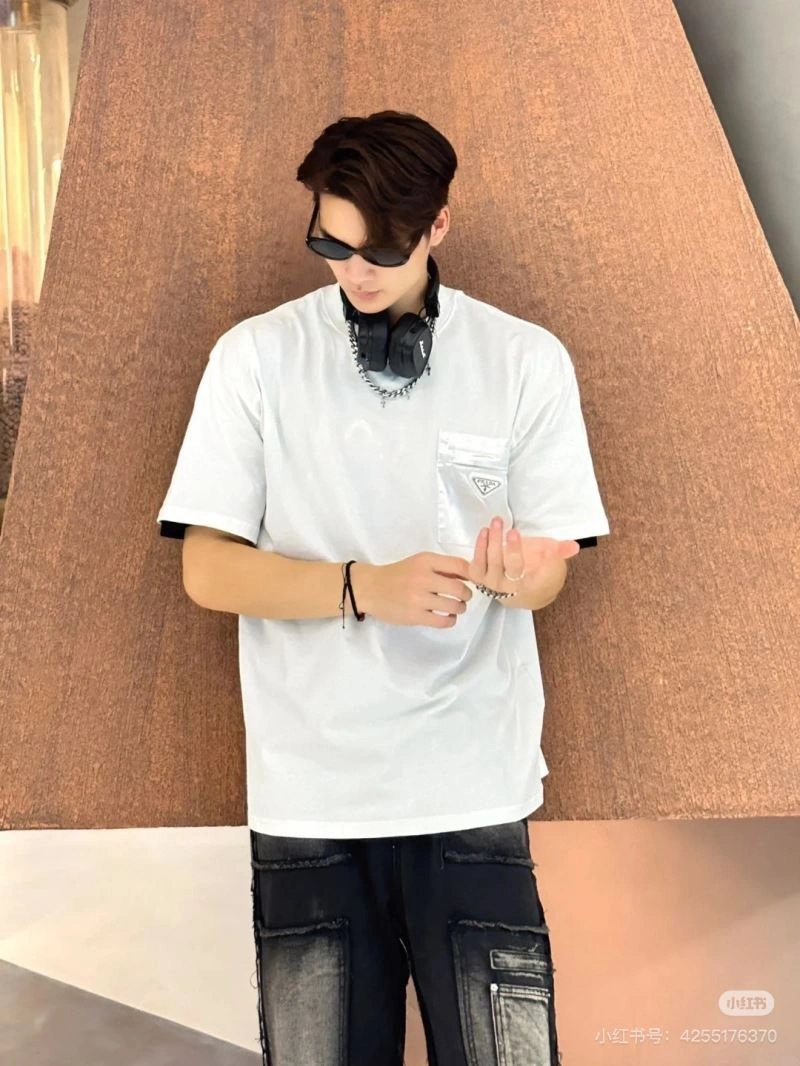 WellDesigned Prada T-Shirts 171265