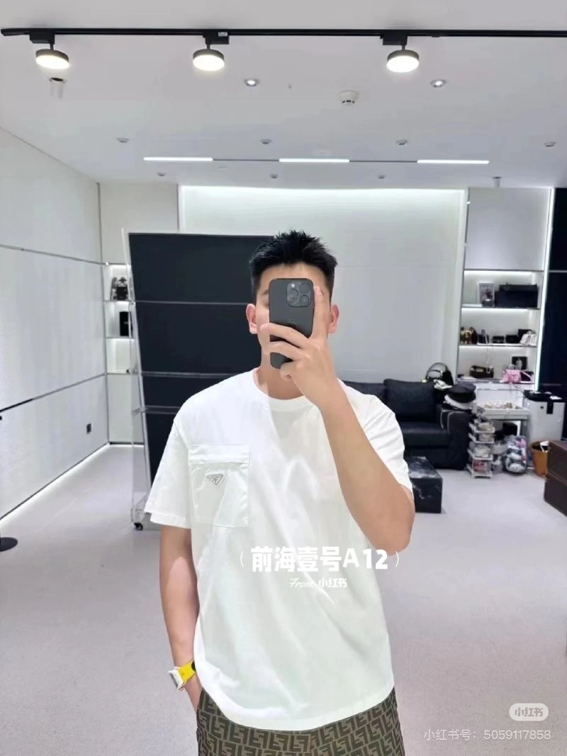 WellDesigned Prada T-Shirts 171265