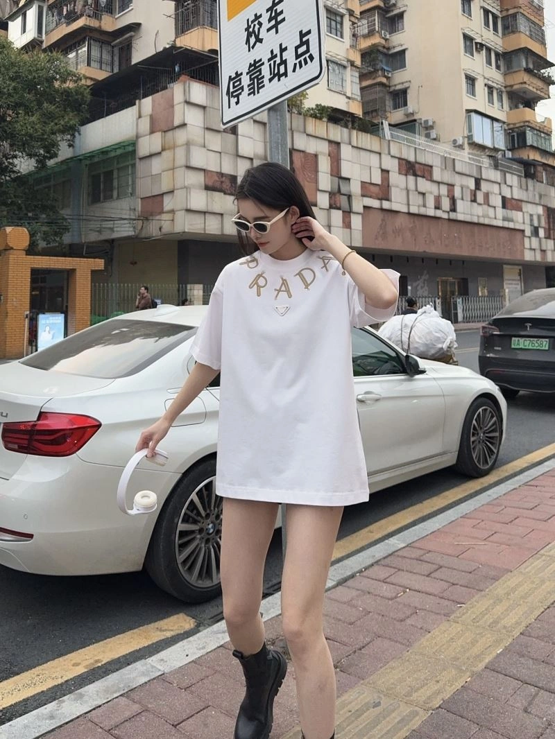WellDesigned Prada T-Shirts 171269