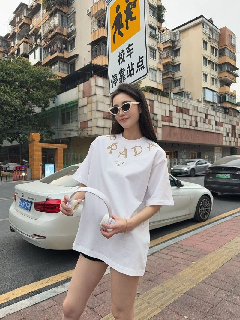 WellDesigned Prada T-Shirts 171269