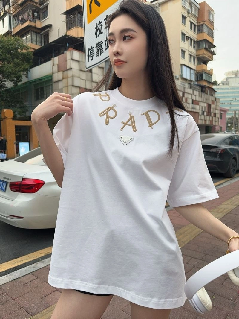 WellDesigned Prada T-Shirts 171269