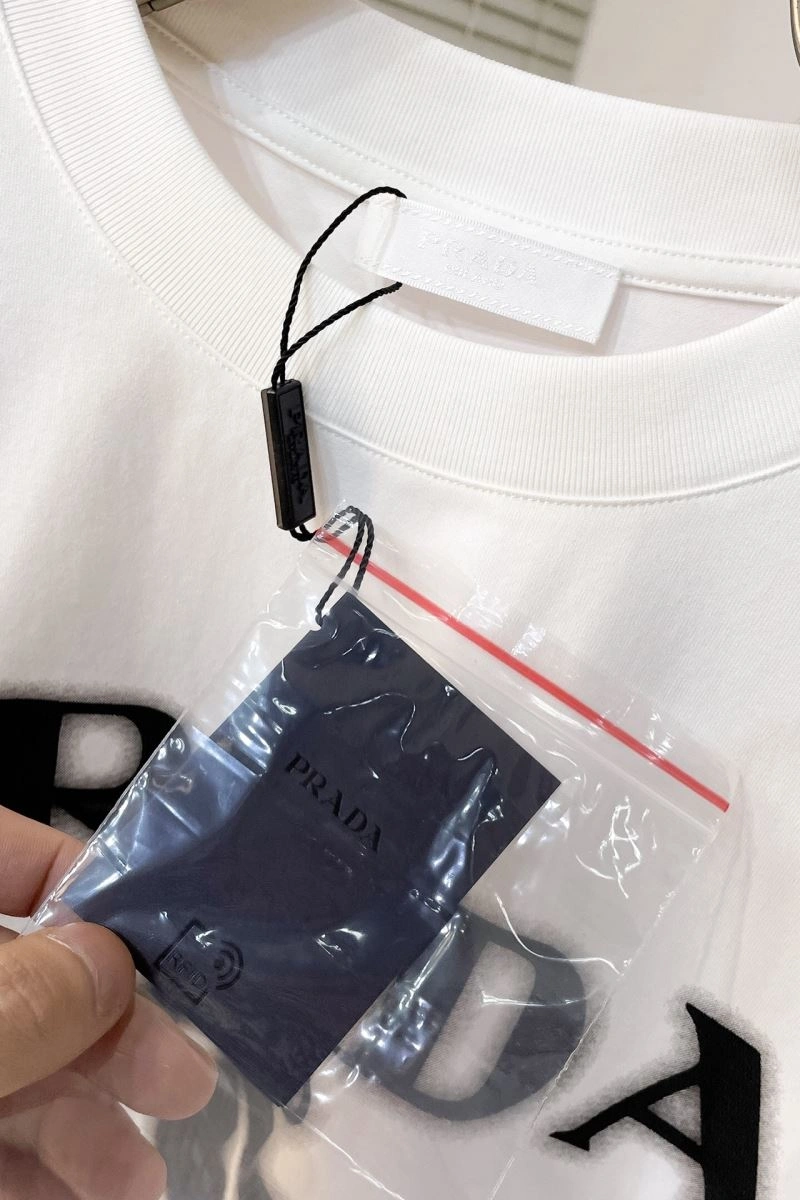 Prada T-Shirts Minimalist 171532