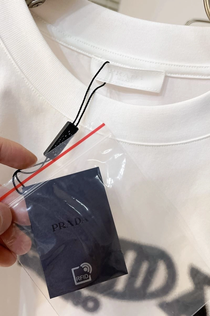 Classic Prada T-Shirts 171524