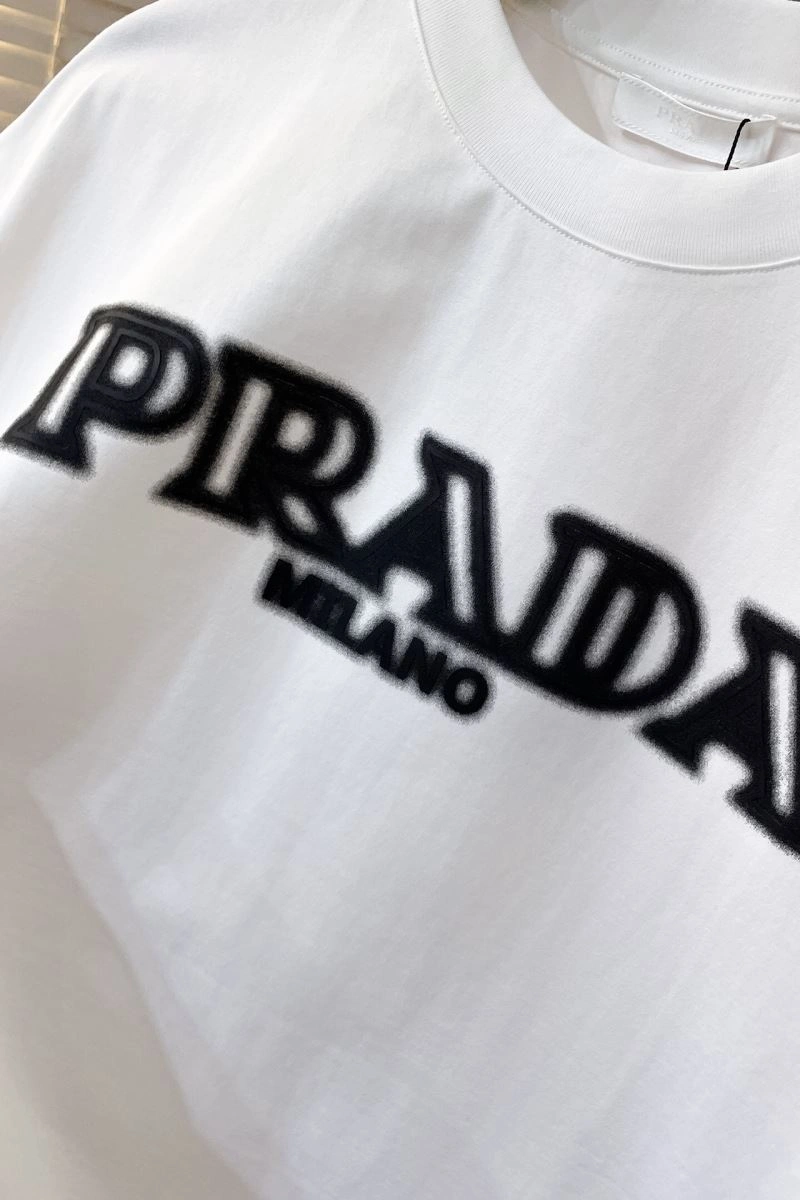 Classic Prada T-Shirts 171524