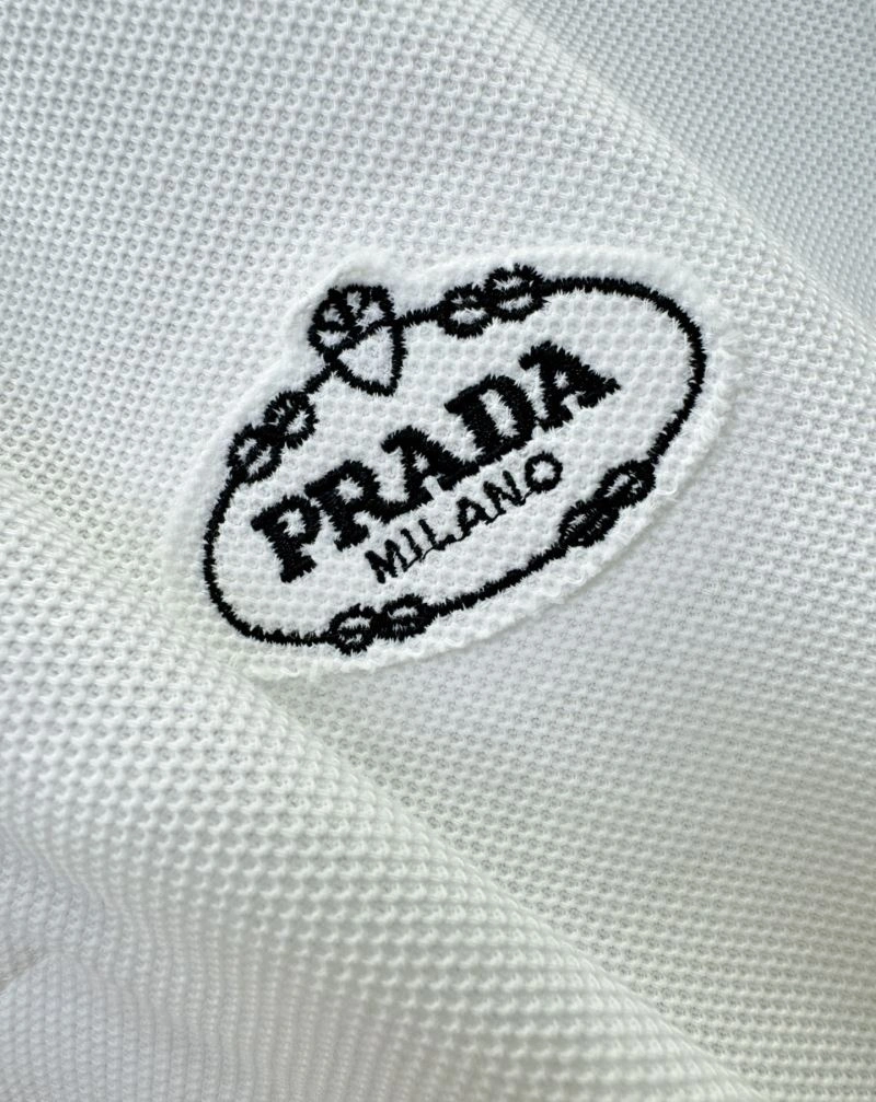 Prada T-Shirts Sleek 170700