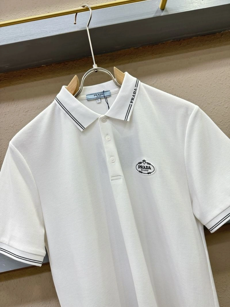 Prada T-Shirts Sleek 170700