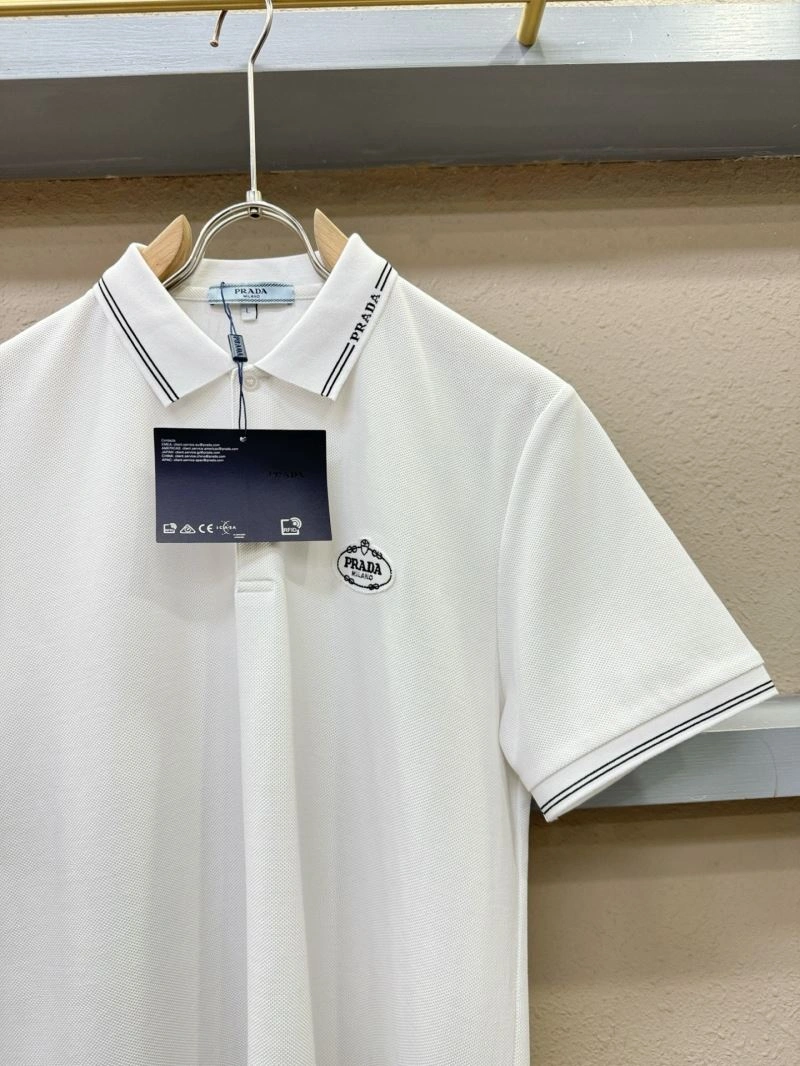Prada T-Shirts Sleek 170700