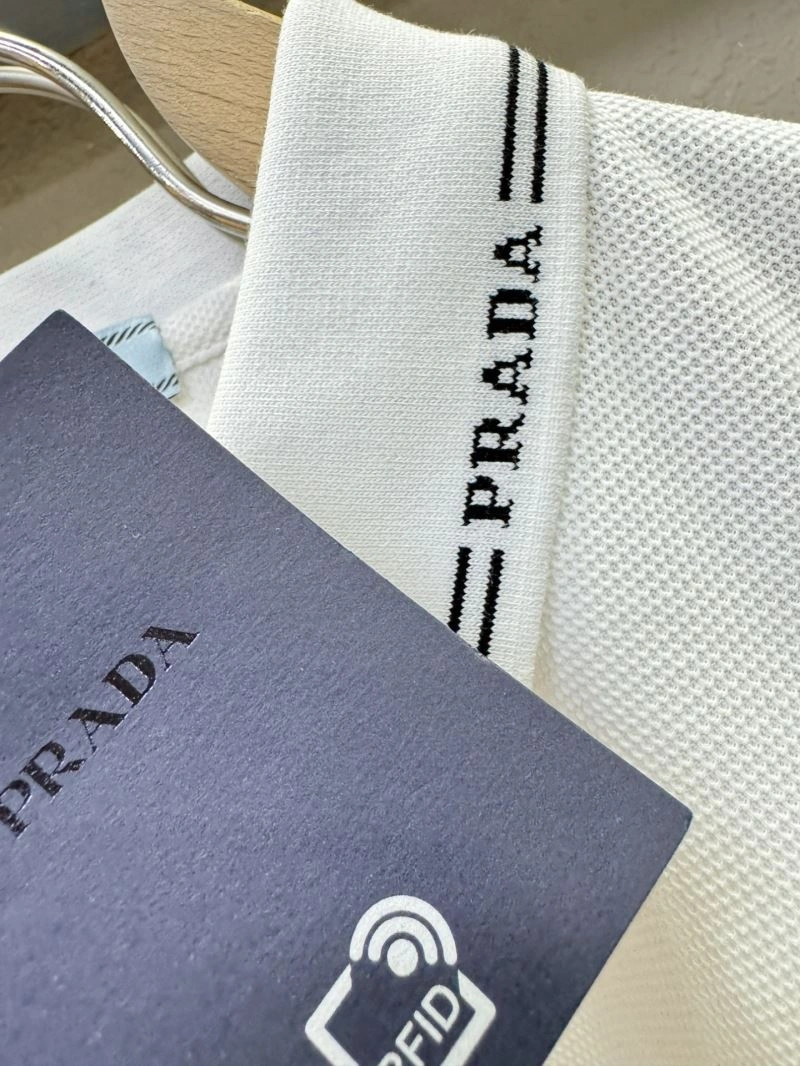 Prada T-Shirts Sleek 170700
