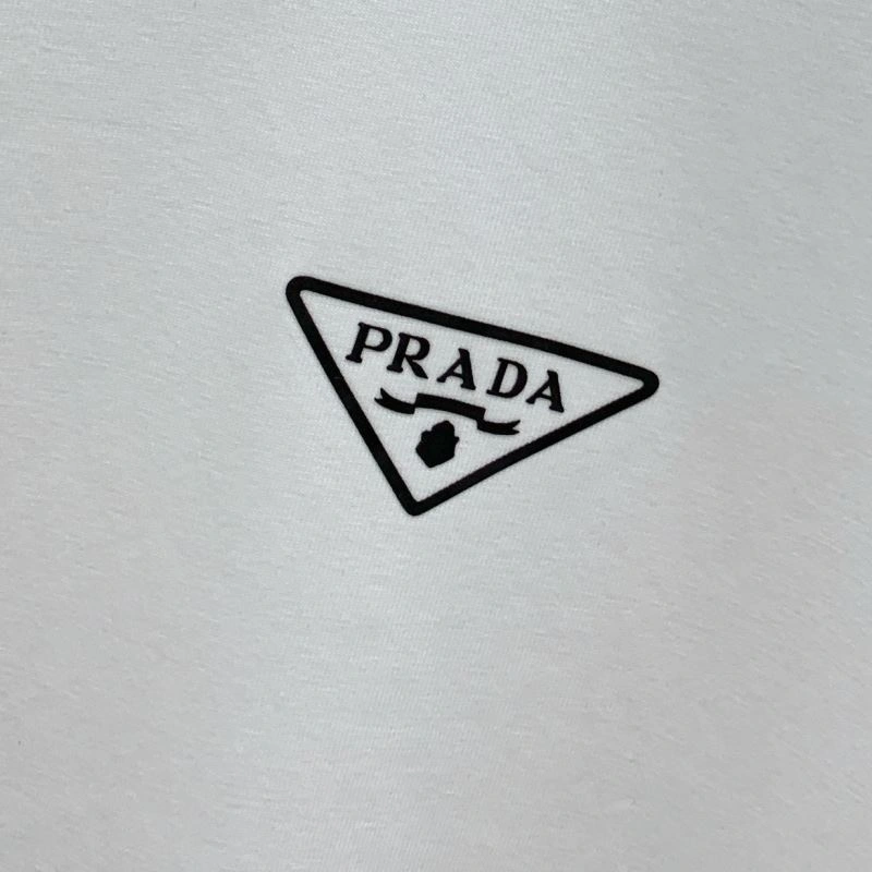 Prada T-Shirts Sleek 170668