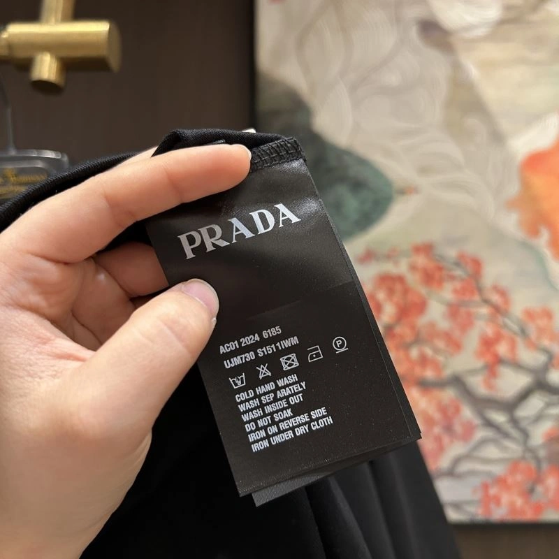 Modern Prada T-Shirts 170664