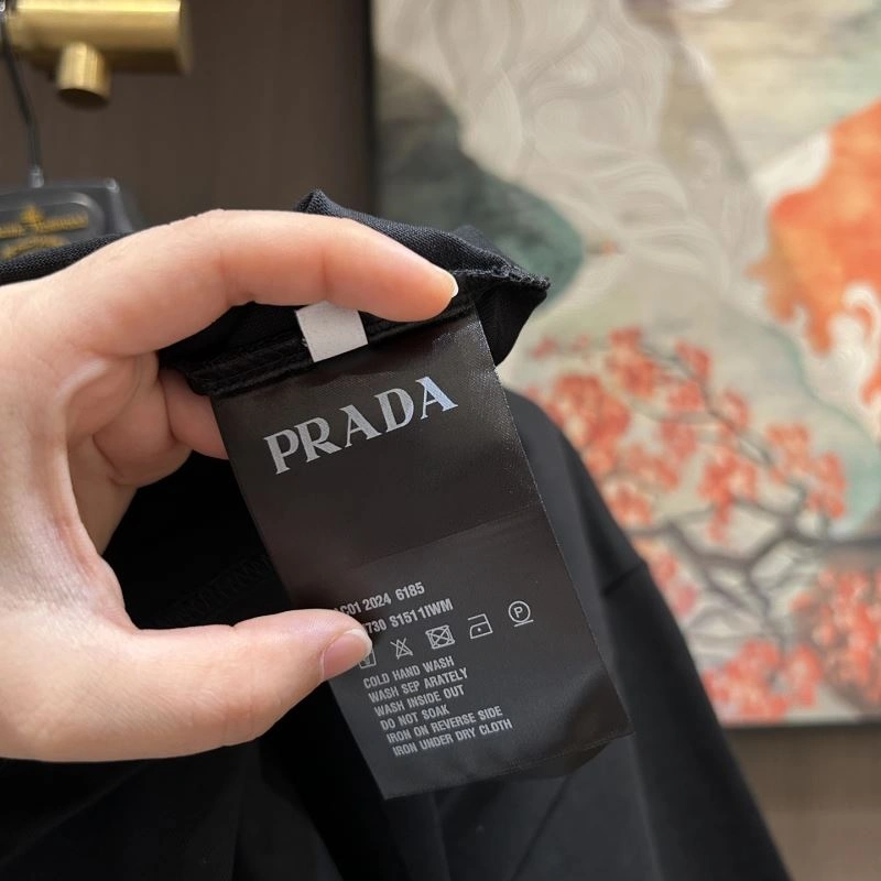 Prada T-Shirts Breathable 170636