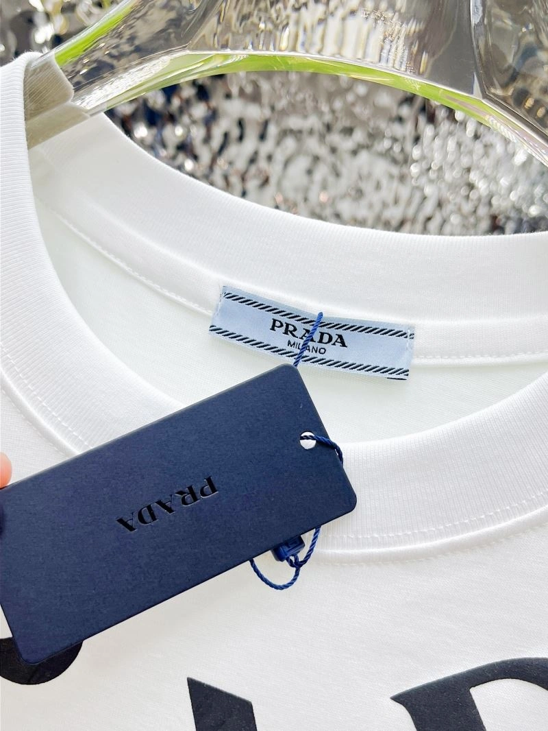 Lightweight Prada T-Shirts 170635