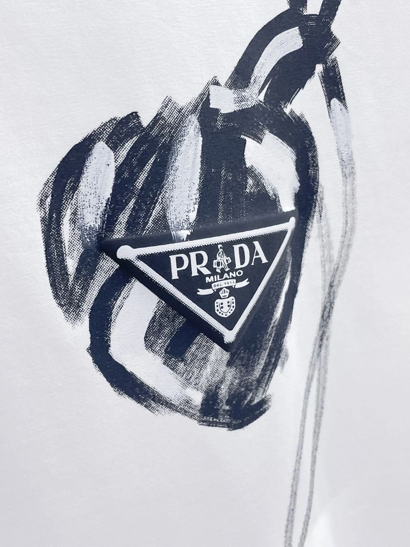 Prada T-Shirts Fashionable 170596