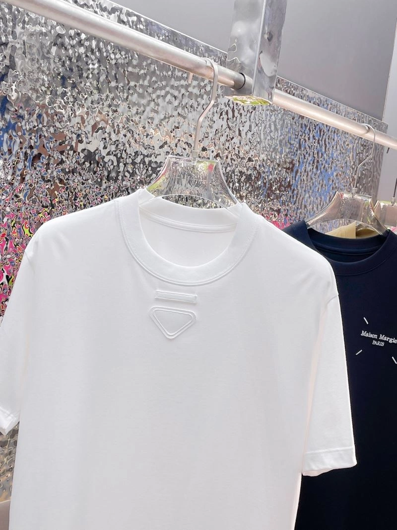 Reliable Prada T-Shirts 170620