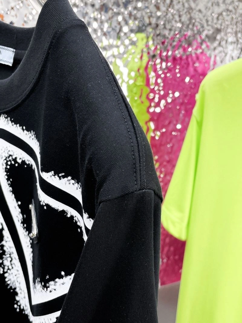 ModernLook Prada T-Shirts 170579