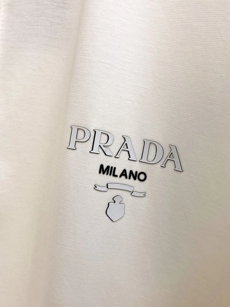 Prada T-Shirts Versatile 170567