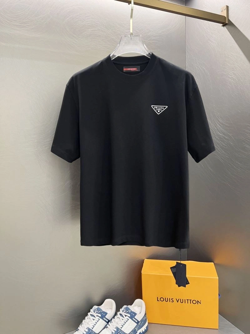 Seasonal Prada T-Shirts 170558