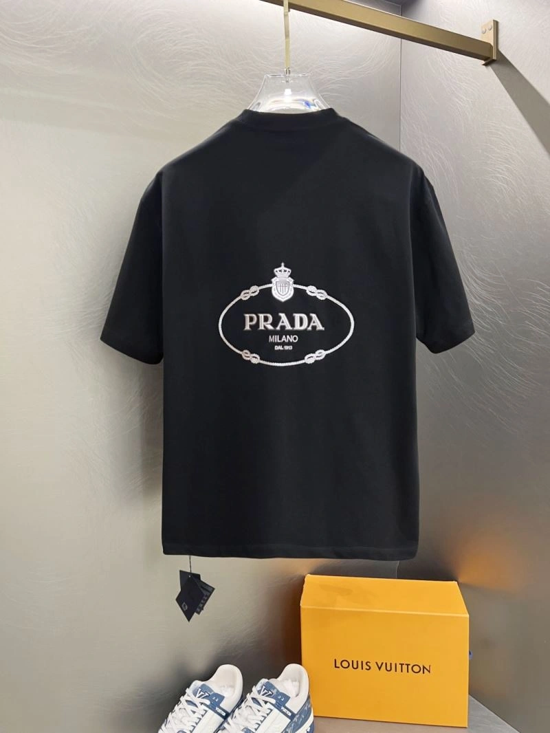 Seasonal Prada T-Shirts 170558