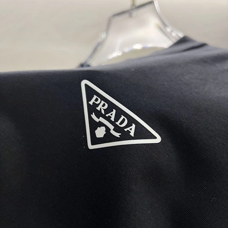 Seasonal Prada T-Shirts 170558