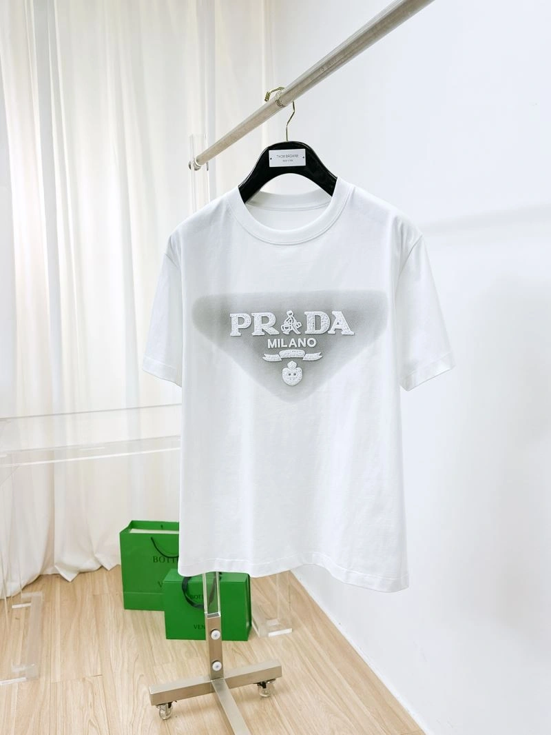 EyeCatching Prada T-Shirts 169866