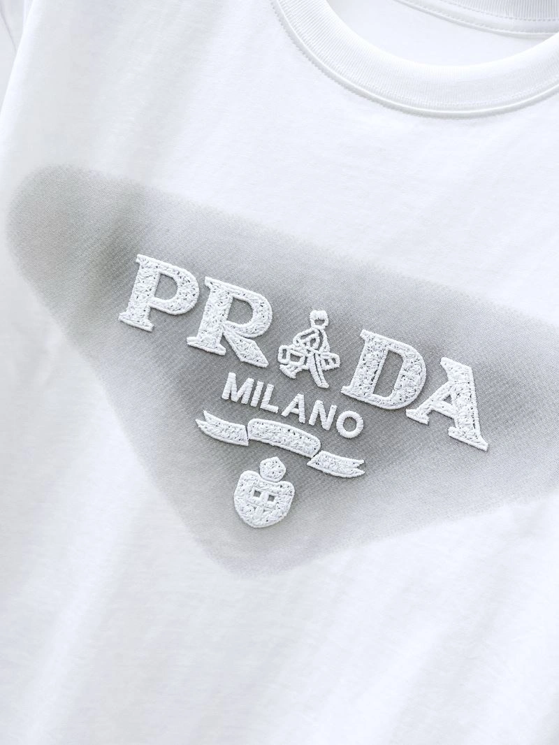 EyeCatching Prada T-Shirts 169866
