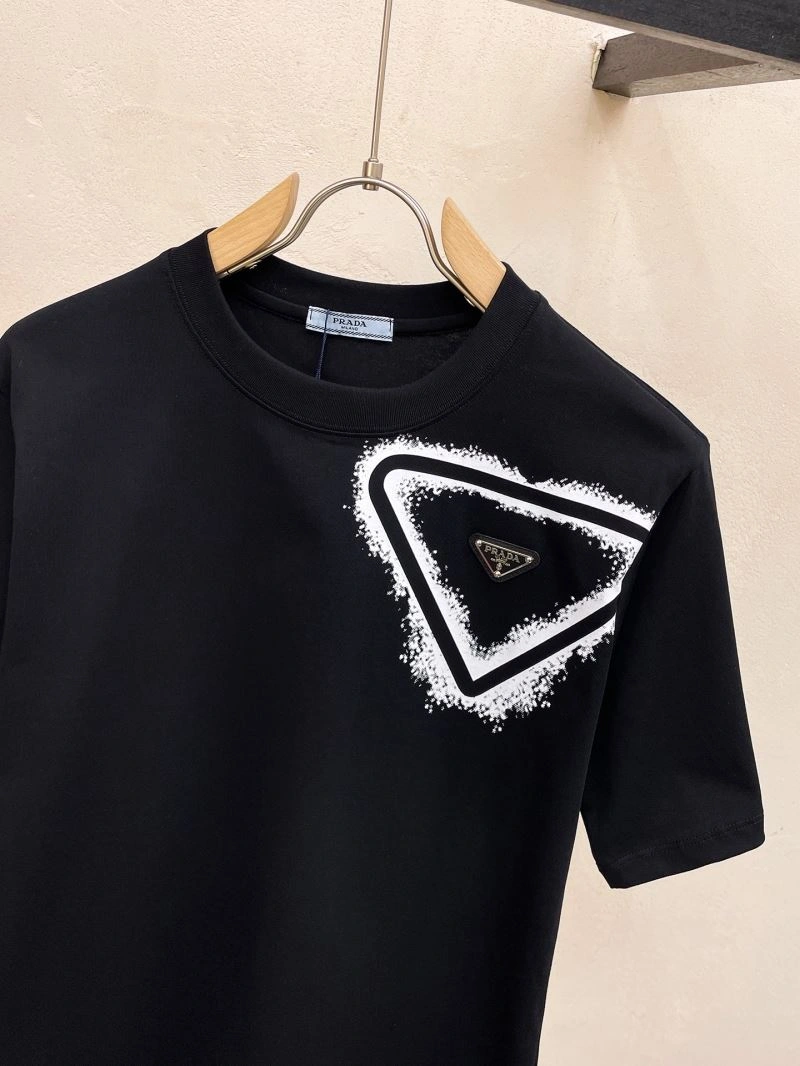 Supportive Prada T-Shirts 169849