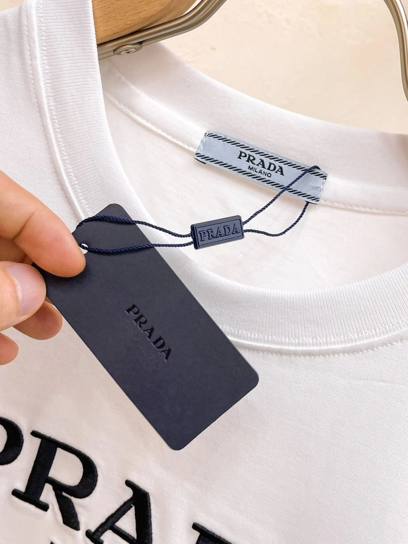 Timeless Prada T-Shirts 169890