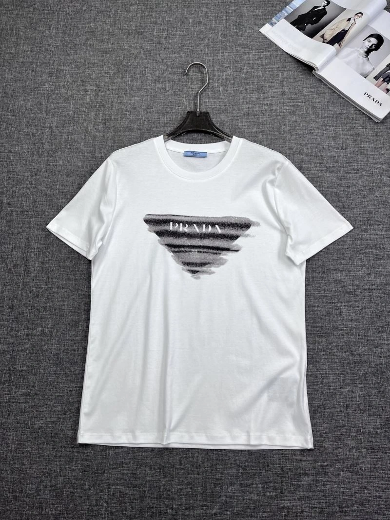 Classic Prada T-Shirts 169823