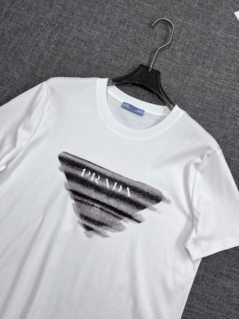 Classic Prada T-Shirts 169823