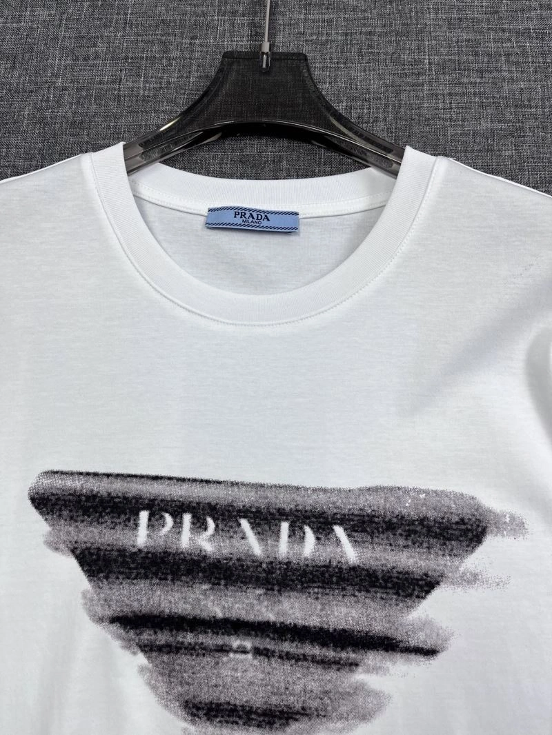 Classic Prada T-Shirts 169823