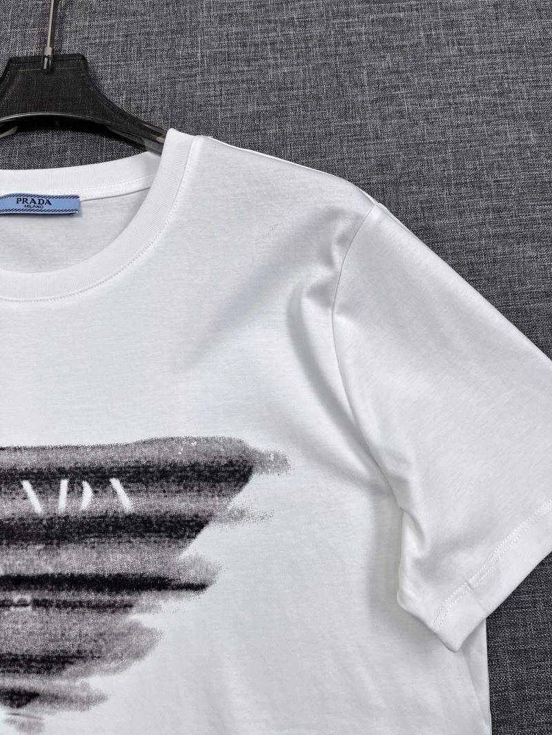 Classic Prada T-Shirts 169823