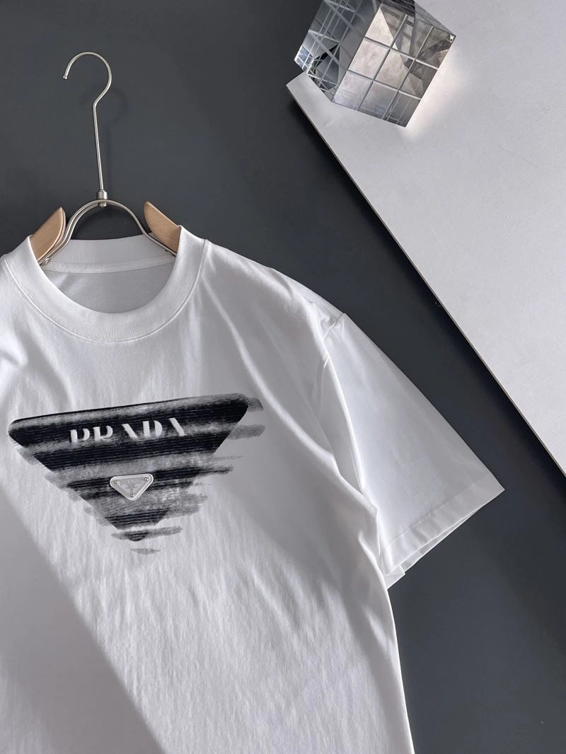 Unisex Prada T-Shirts 169857