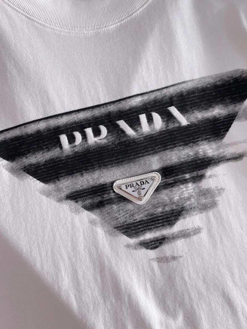 Unisex Prada T-Shirts 169857
