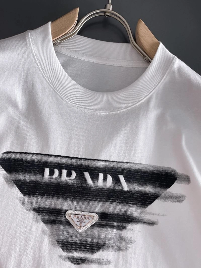 Unisex Prada T-Shirts 169857