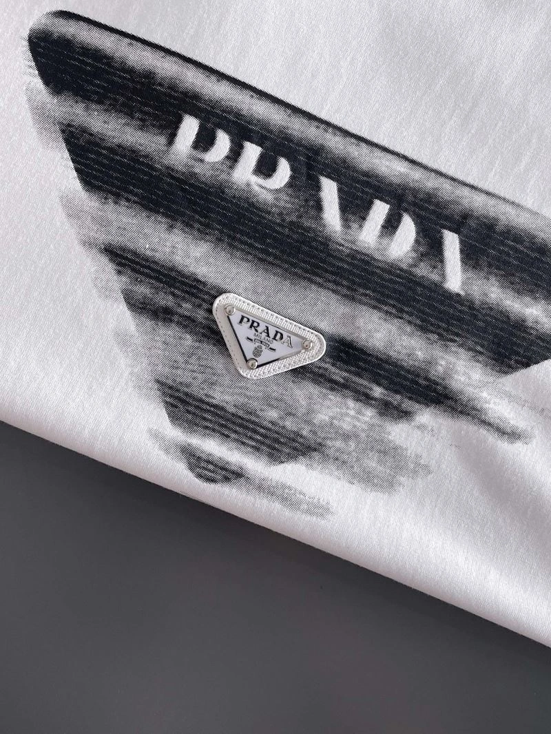 Unisex Prada T-Shirts 169857