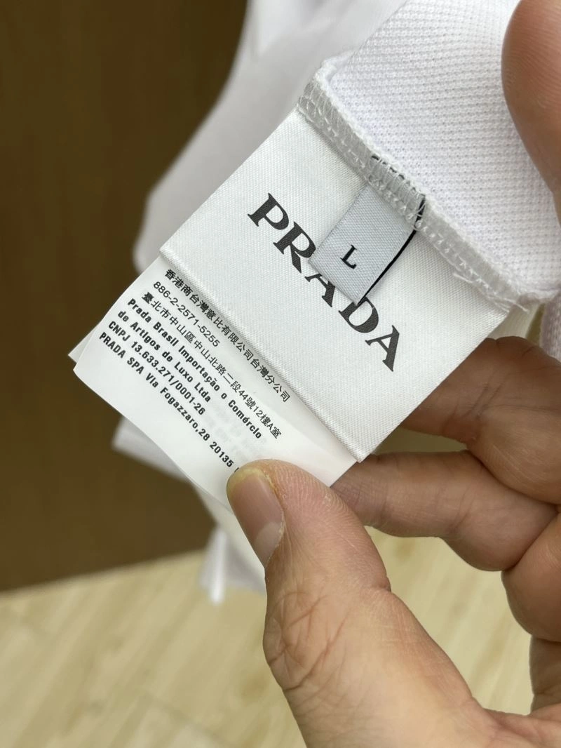 Unisex Prada T-Shirts 169772