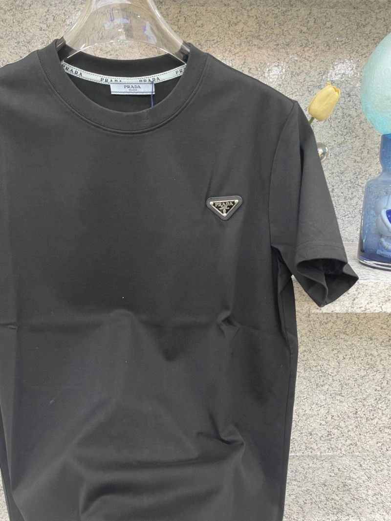 ComfortFit Prada T-Shirts 169785