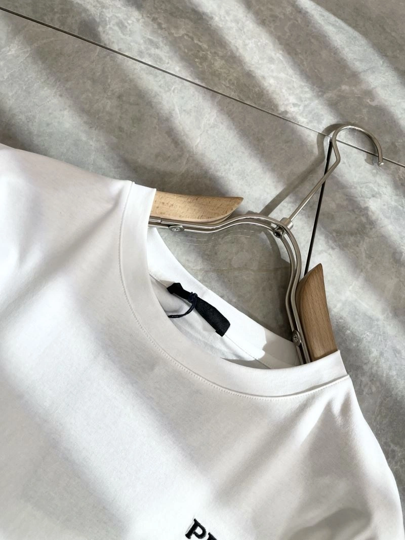 Prada T-Shirts Unisex 169710