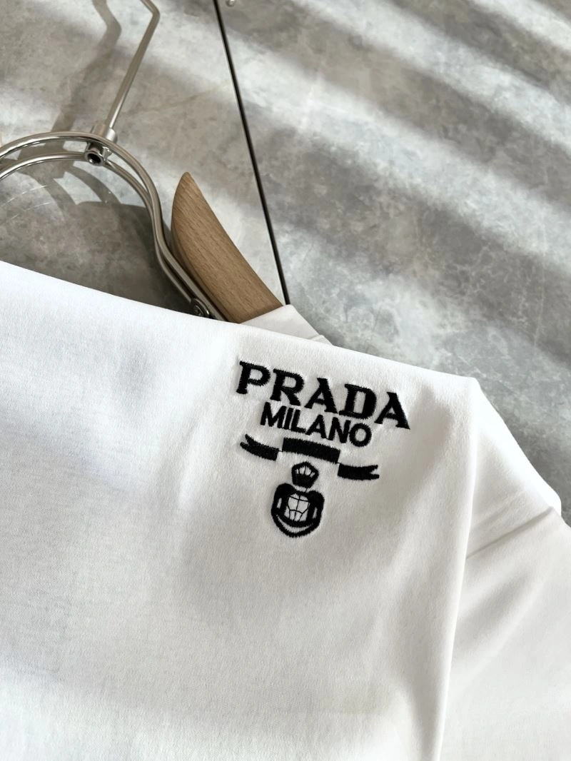 Prada T-Shirts Unisex 169710