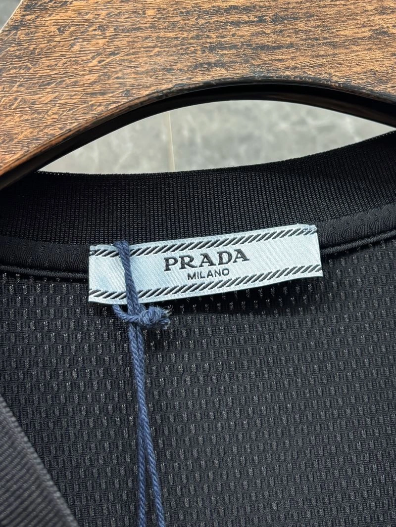 Classic Prada T-Shirts 169682