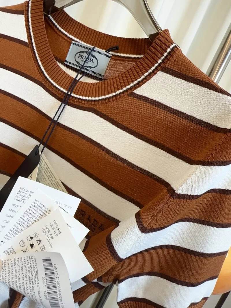 Sophisticated Prada T-Shirts 166072