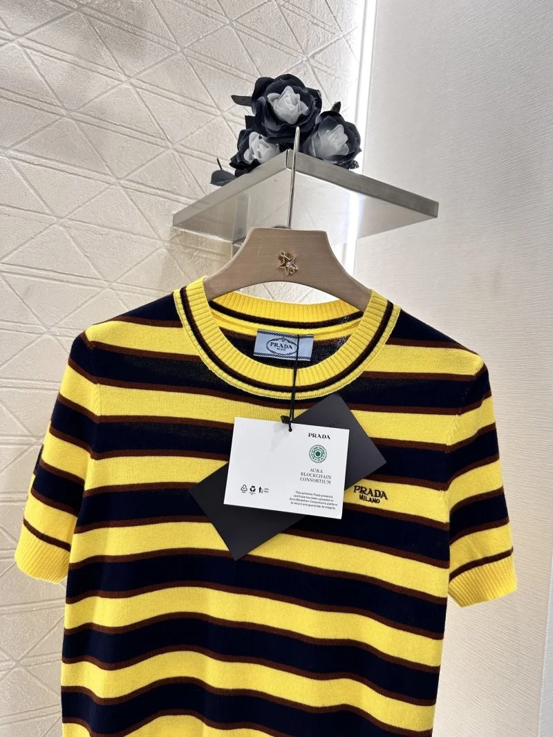 Trendy Prada T-Shirts 166114